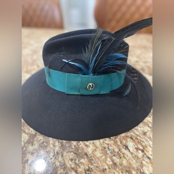Gucci Logo Black Felt Hat with Teal Band and Feather Accent - Size M - Picture 1 of 7